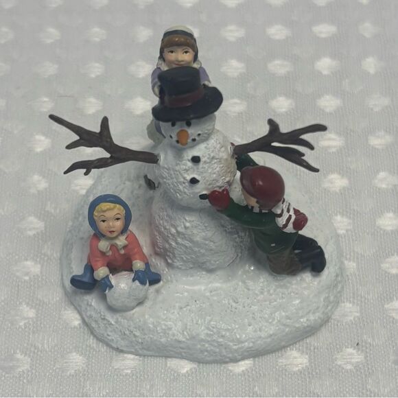 Dept 56 Seasons Bay The First Snow Figurine Vintage 1999 - Picture 4 of 7